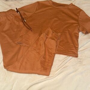 WOMENS LARGE RUST LOUNGE SET